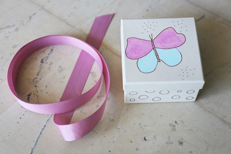 butterfly favours' box