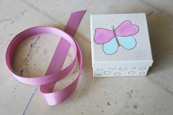butterfly favours' box