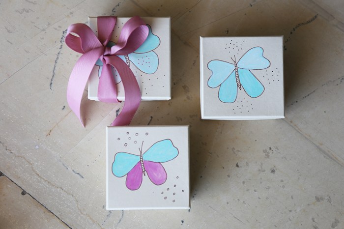 butterfly favours' box
